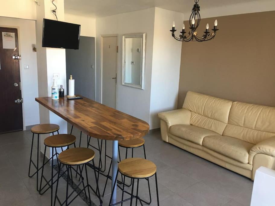 Grands Buffets Hebergement Chambre Narbonne Bagian luar foto